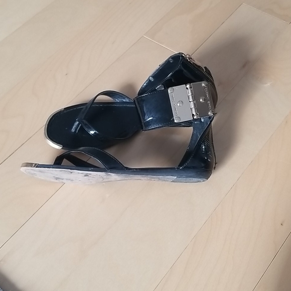 Black and gold ankle sandals - Picture 1 of 5